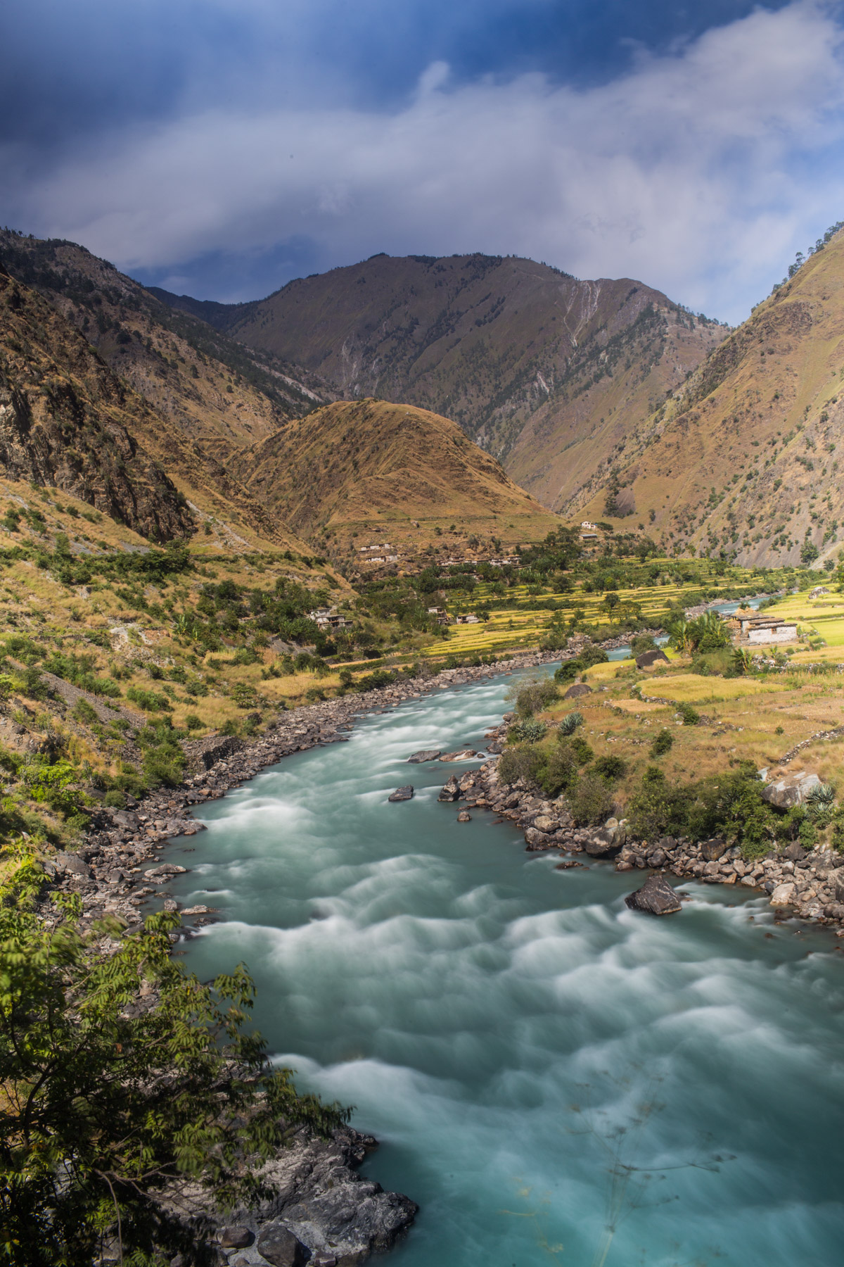 South Asian countries join forces to destroy the last free-flowing river of Nepal