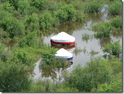 Dan/Hanisch_flooded tourist camp_genheriver